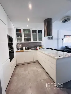 Kuhinja; kuhinjski aparati, pločice, renoviran, prirodno svjetlo