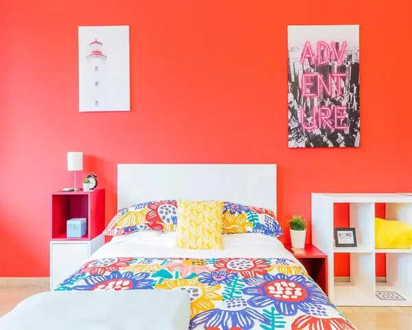 Chambre; style moderne, lumière naturelle