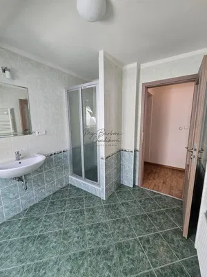 Badezimmer; fliesenboden, tageslicht