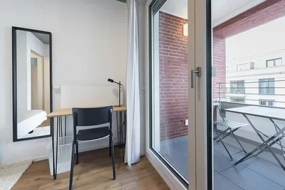 Spavaća soba; pogled, drveni pod, prirodna svjetlost