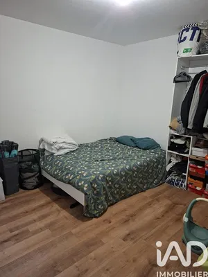 Спаваћа соба; дрвени под, природно светло