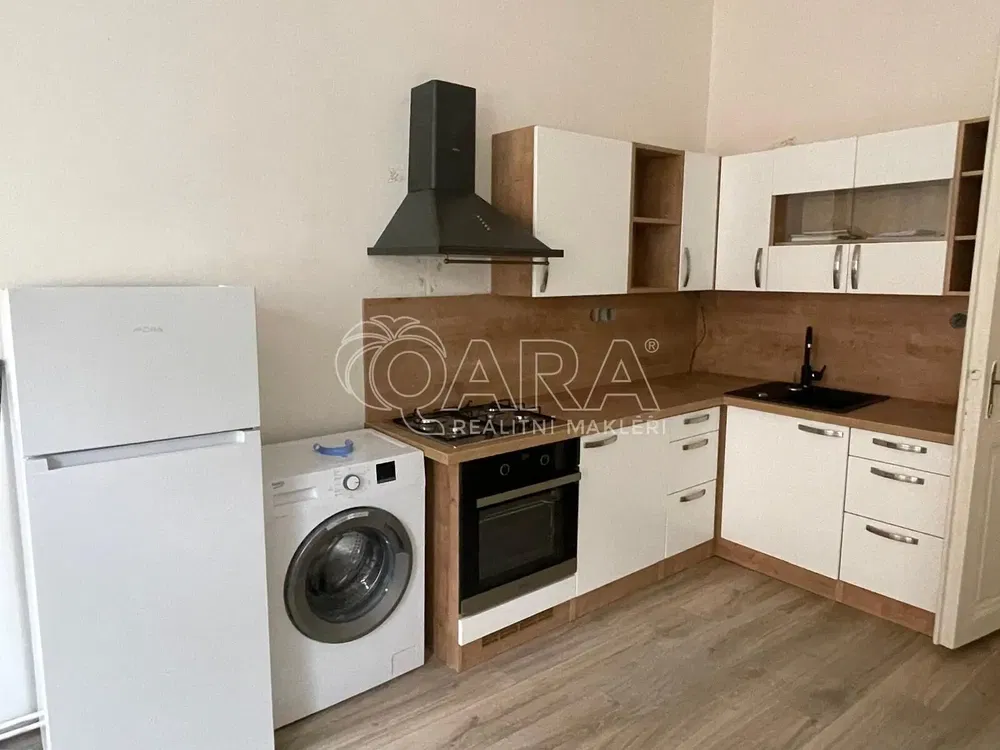 Kuhinja; kućanski aparati, renoviran