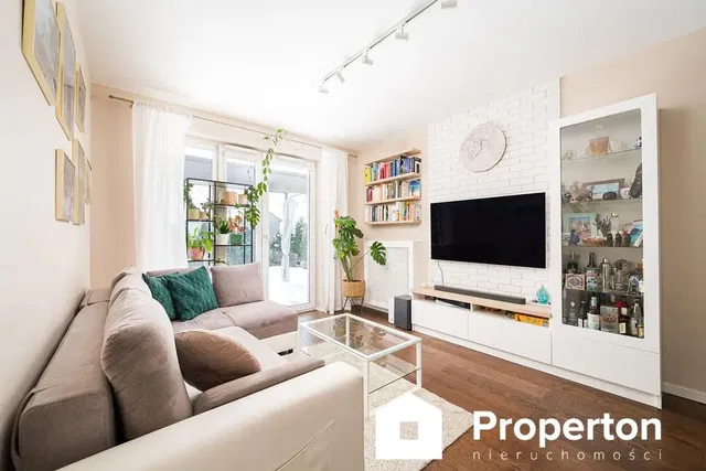 Wohnzimmer; tageslicht, moderner stil, holzboden