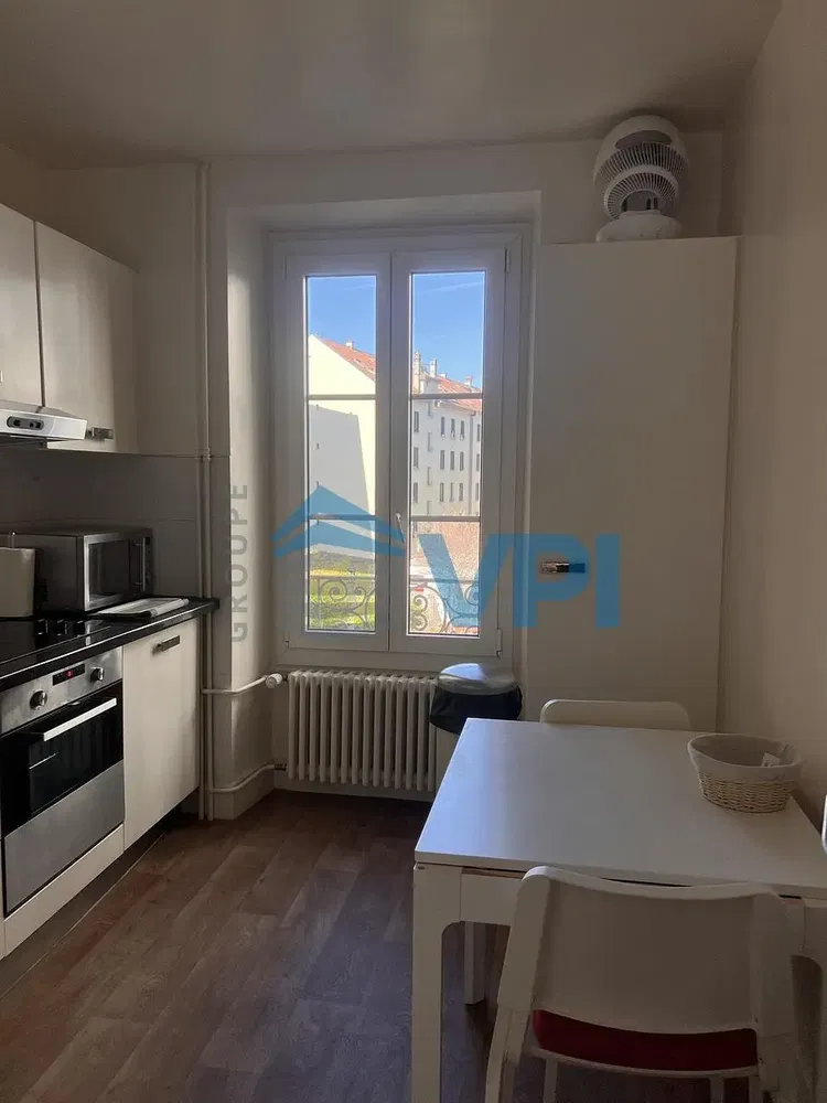 Cuisine; électroménager, vue, parquet, lumière naturelle