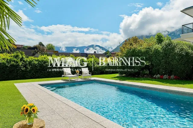 Кућа и околина; поглед, природно светло