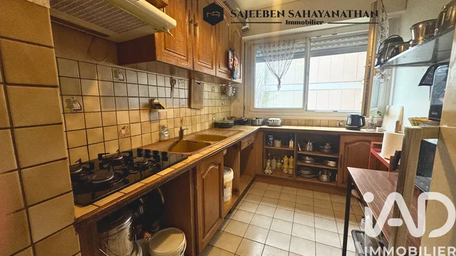 Kuchyně; kuchyňské spotřebiče, dlažba