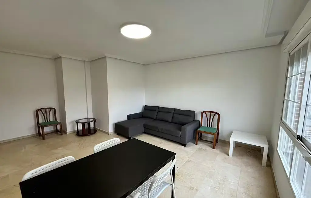 Wohnzimmer; tageslicht, fliesenboden