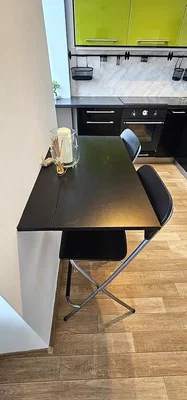 Cuisine; électroménager, parquet, lumière naturelle