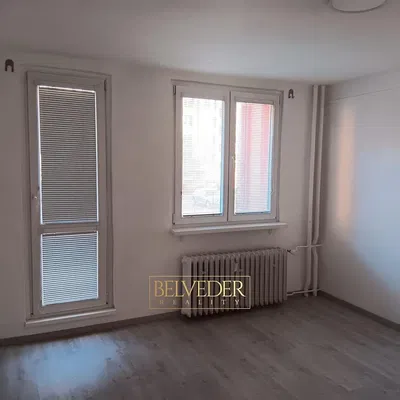 Wohnzimmer; tageslicht, holzboden