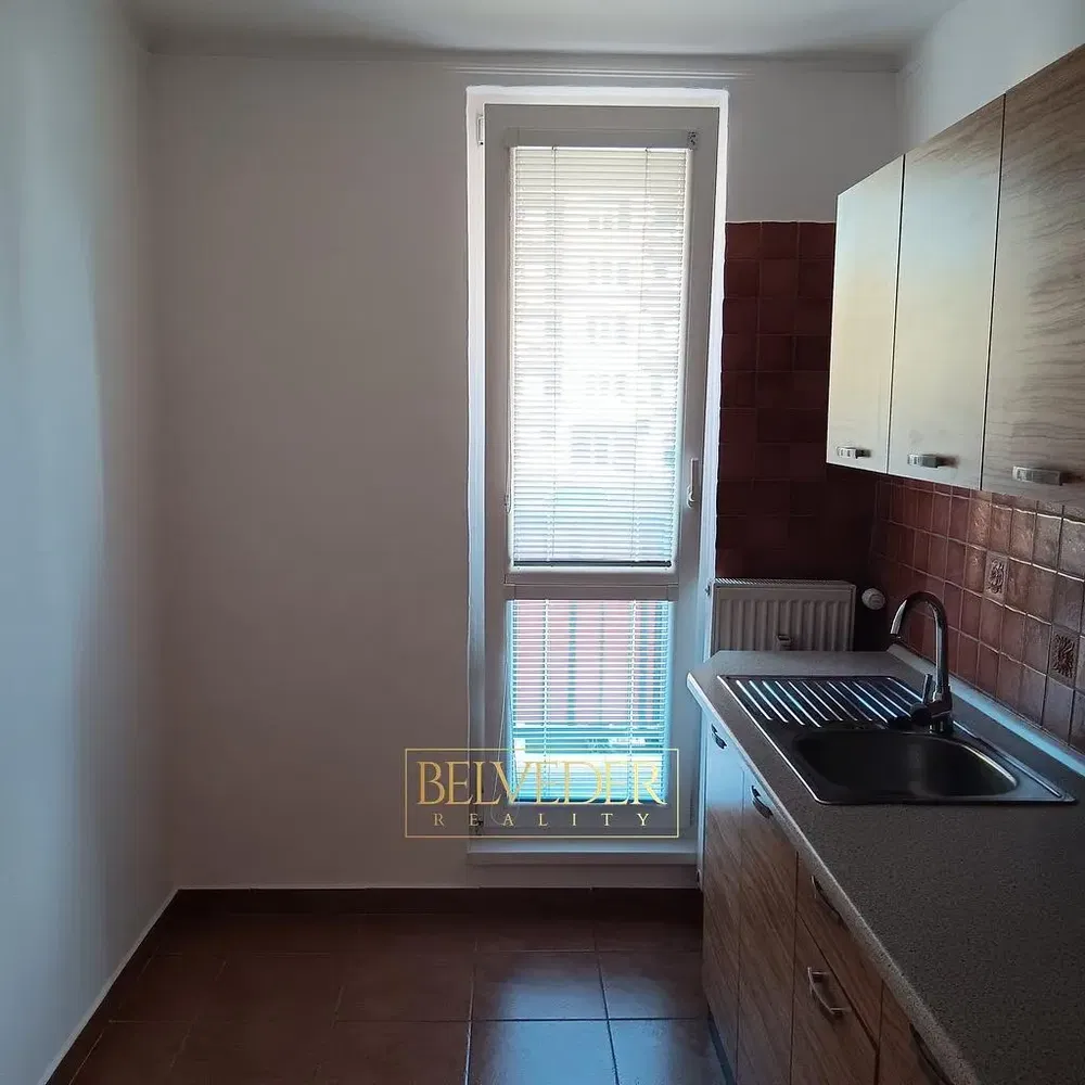 Küche; fliesenboden, tageslicht, küchengeräte