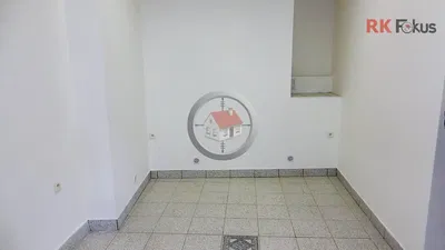 Sonstiges; fliesenboden, renovierungsbedürftig