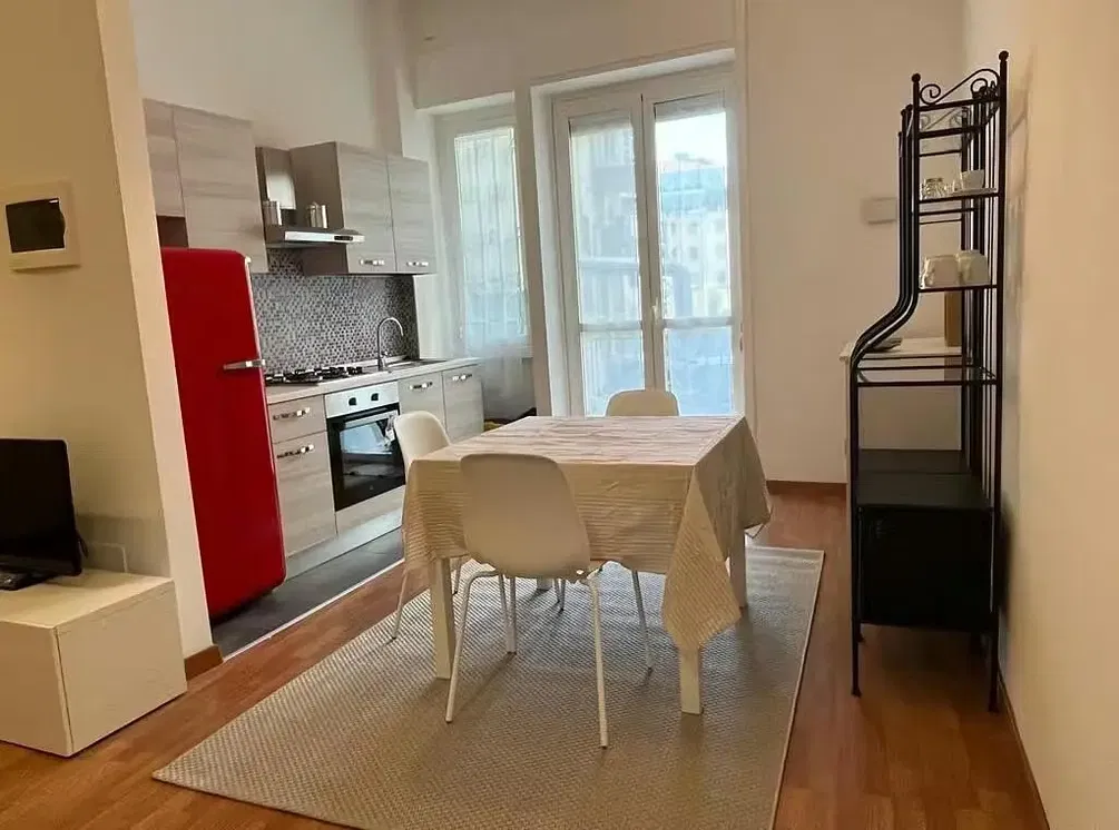 Küche; küchengeräte, tageslicht, moderner stil