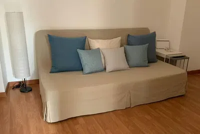 Wohnzimmer; holzboden, tageslicht