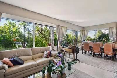 Oturma odası; manzara, doğal ışık