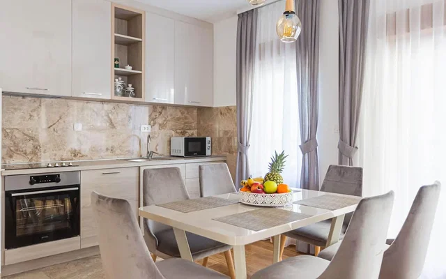 Kitchen; kitchen appliances, natural light, modern style