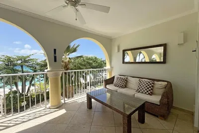 Balkon; uitzicht, tegelvloer