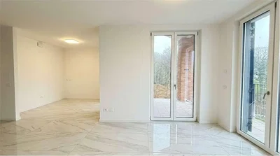 Дневна соба; плочице, поглед, природно светло