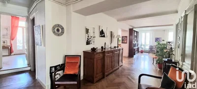 Oturma odası; doğal ışık, modern stil