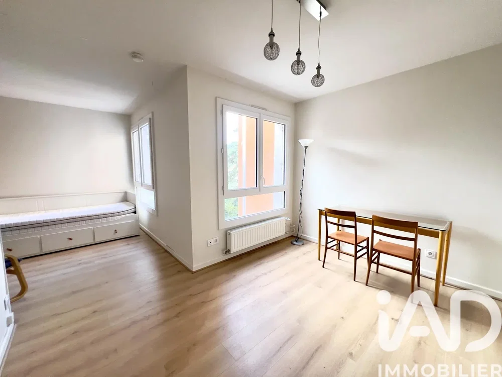 Schlafzimmer; tageslicht, holzboden
