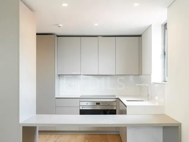 Kitchen; kitchen appliances, natural light, modern style