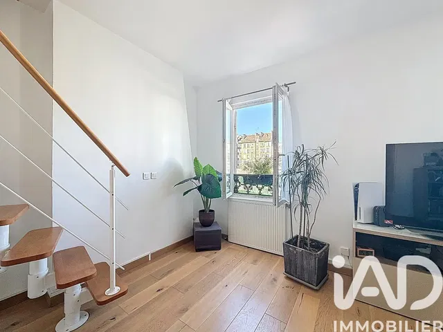 Wohnzimmer; holzboden, blick, tageslicht