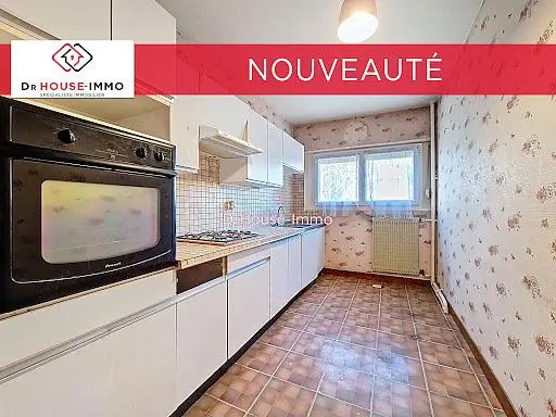 Cuisine; électroménager, carrelage, nécessite rénovation