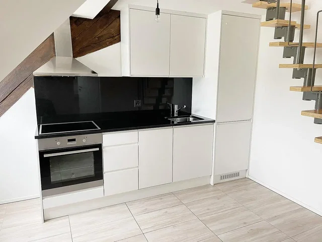 Küche; küchengeräte, fliesenboden, renoviert, tageslicht, moderner stil