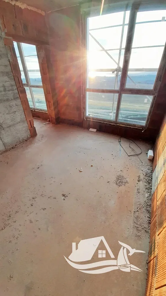 Altro; necessita ristrutturazione, luce naturale, vista