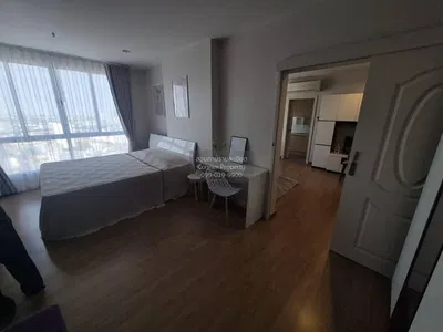 Chambre; lumière naturelle, parquet