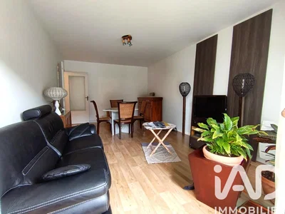 Wohnzimmer; holzboden, tageslicht, moderner stil