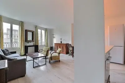 Wohnzimmer; blick, holzboden, tageslicht, moderner stil