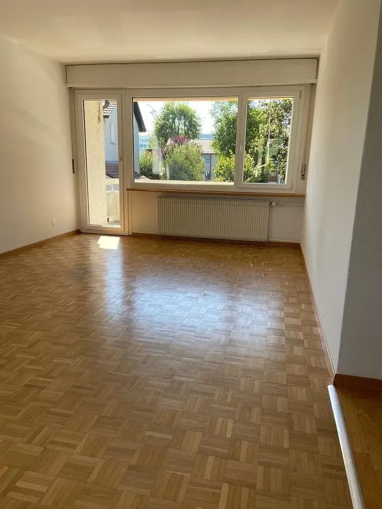 Wohnzimmer; blick, holzboden, tageslicht