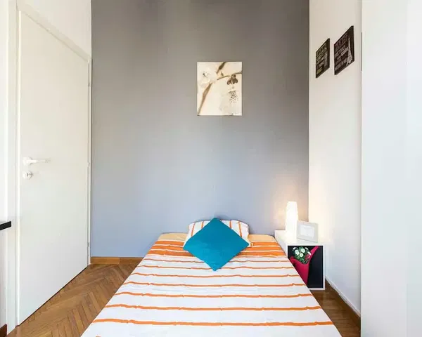 Υπνοδωμάτιο; ξύλινο πάτωμα, φυσικό φως