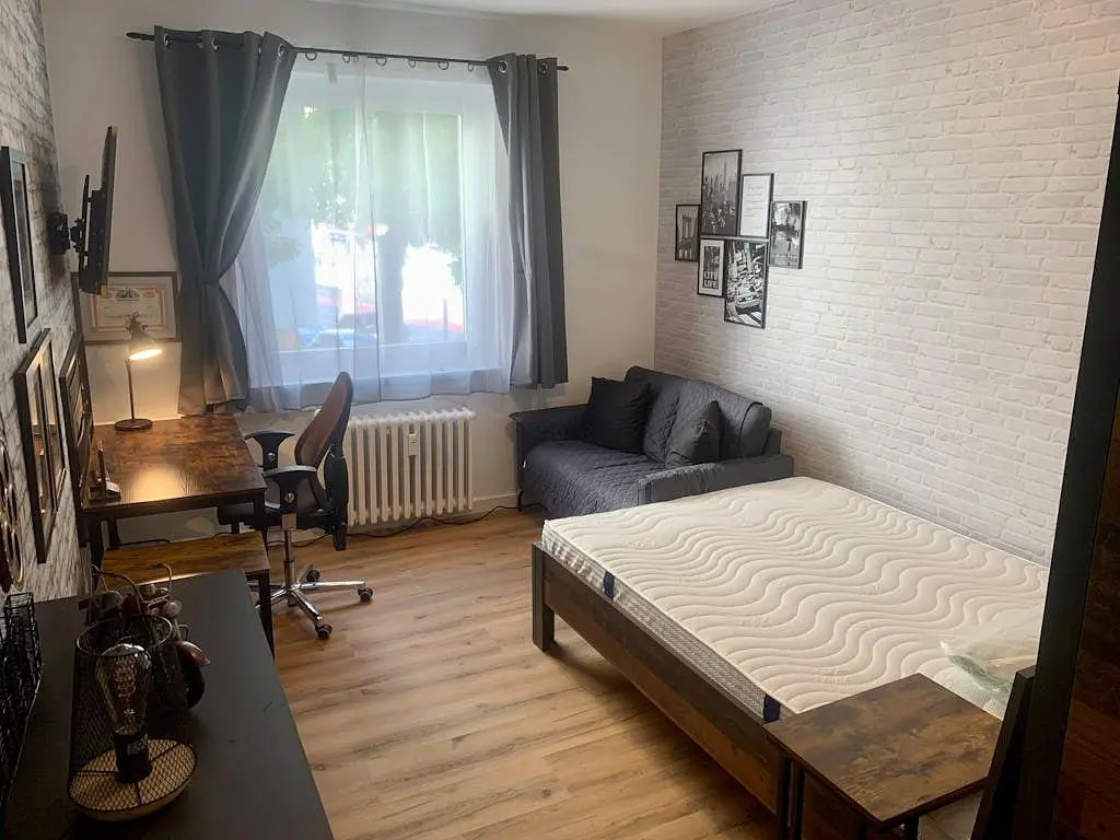 غرفة نوم; ضوء طبيعي, أرضية خشبية