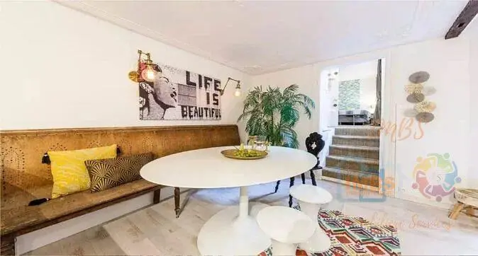 Salle à manger; style moderne, lumière naturelle