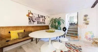 Yemek odası; modern stil, doğal ışık