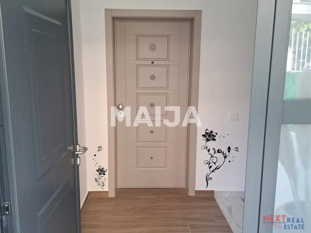 Vestiyer; fayans zemin