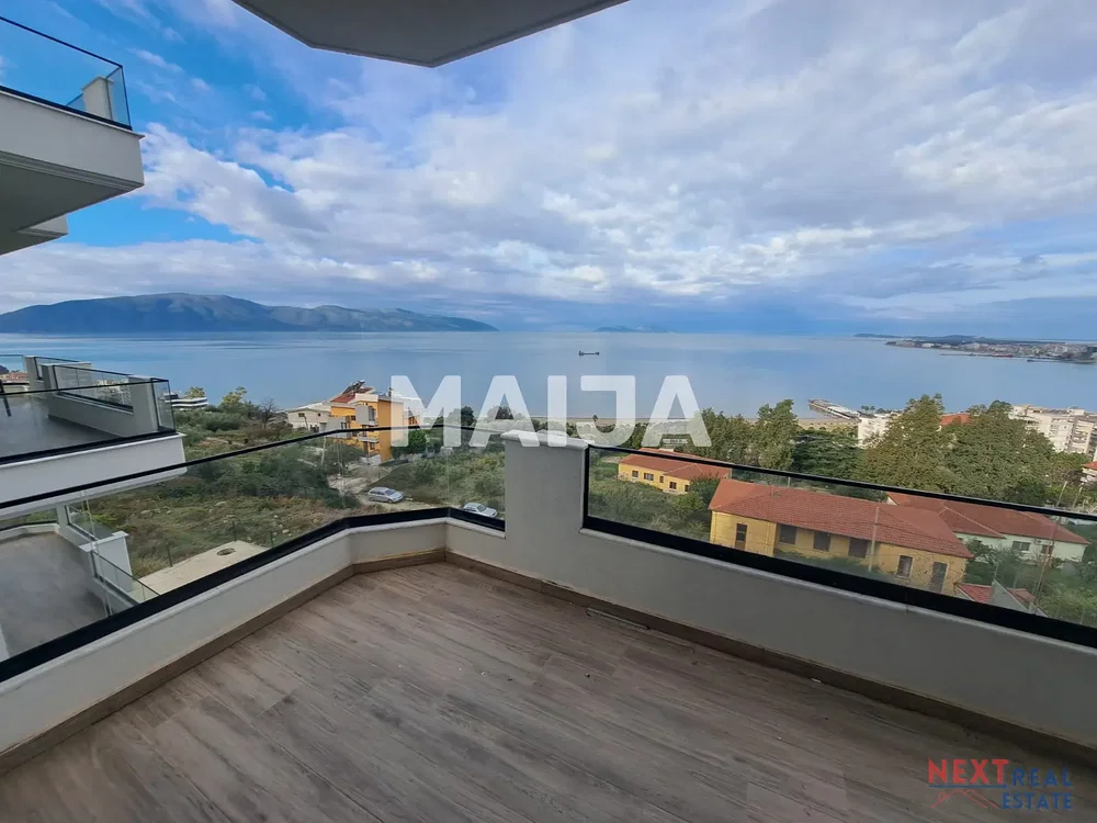 Balkon; manzara, ahşap zemin