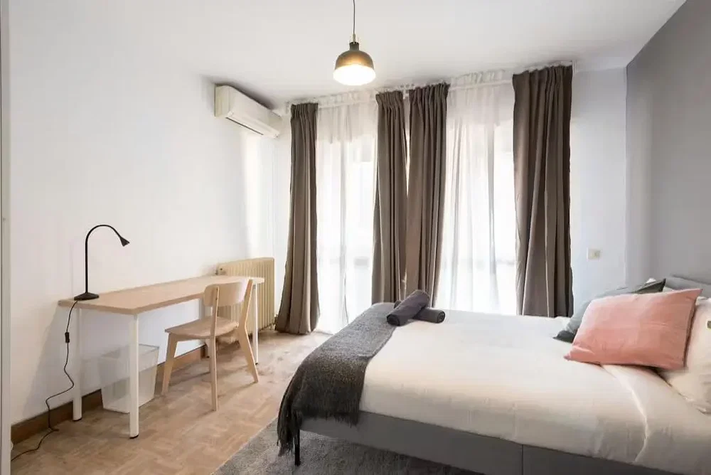 Slaapkamer; natuurlijk licht, moderne stijl
