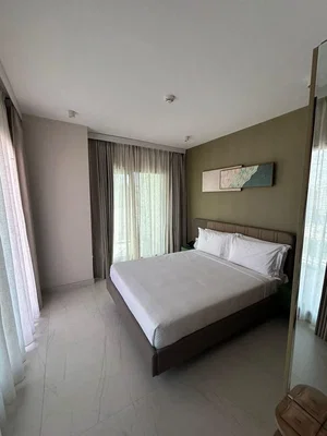 Chambre; carrelage, lumière naturelle