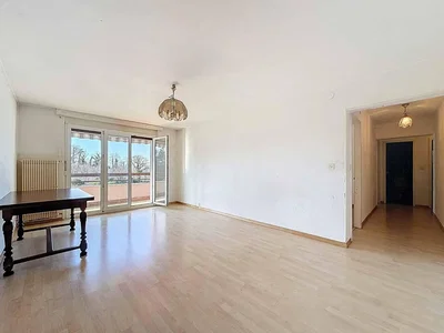 Oturma odası; manzara, doğal ışık