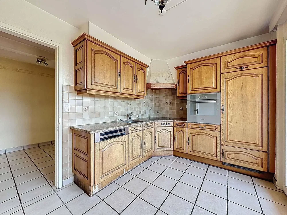 Mutfak; mutfak aletleri, fayans zemin