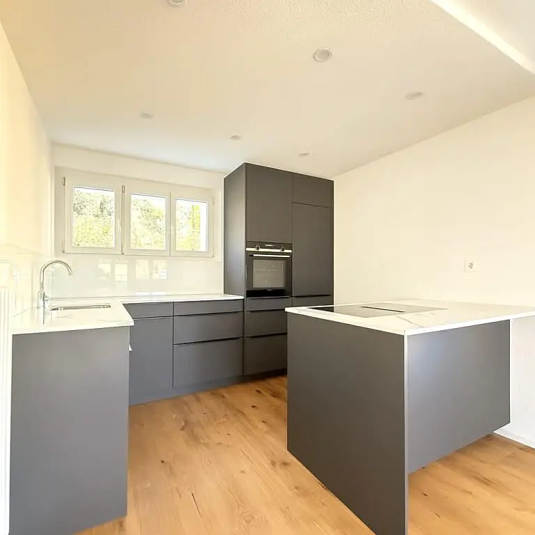 Küche; küchengeräte, tageslicht, moderner stil, holzboden, renoviert