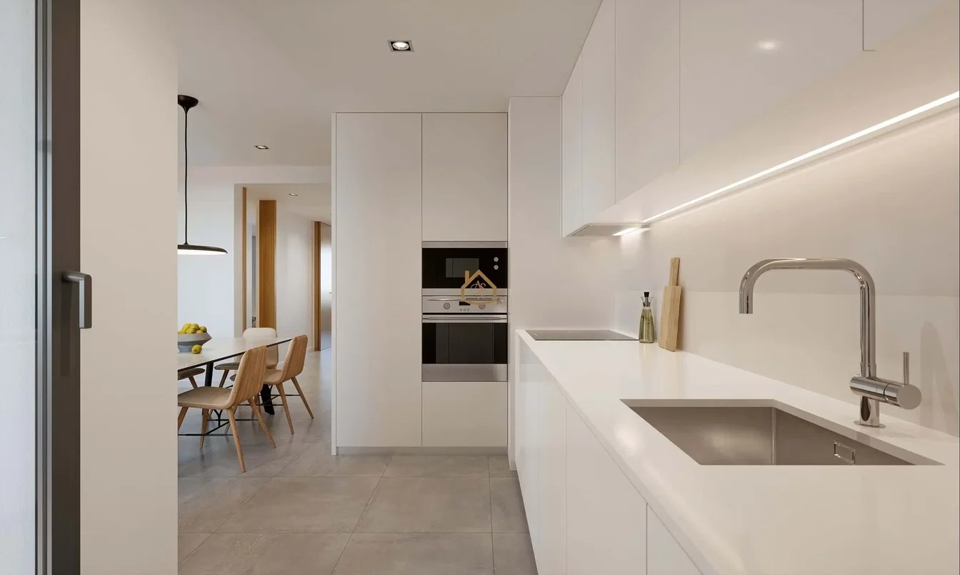 Cuisine; électroménager, carrelage, lumière naturelle, style moderne