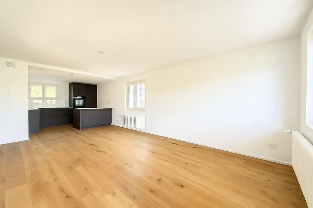 Küche; holzboden, tageslicht, küchengeräte