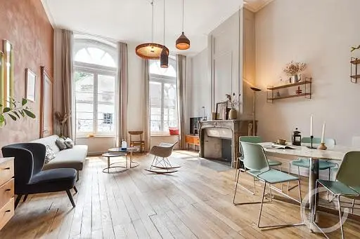 Σαλόνι; φυσικό φως, μοντέρνο στυλ, ξύλινο πάτωμα, τζάκι