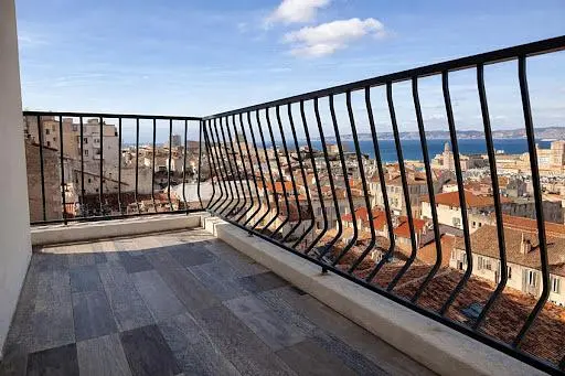 Balkón; výhľad, dlažba