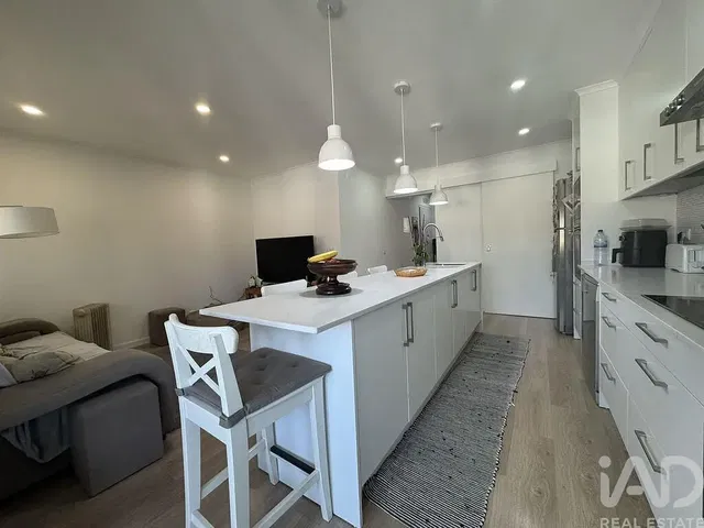Kitchen; natural light, modern style
