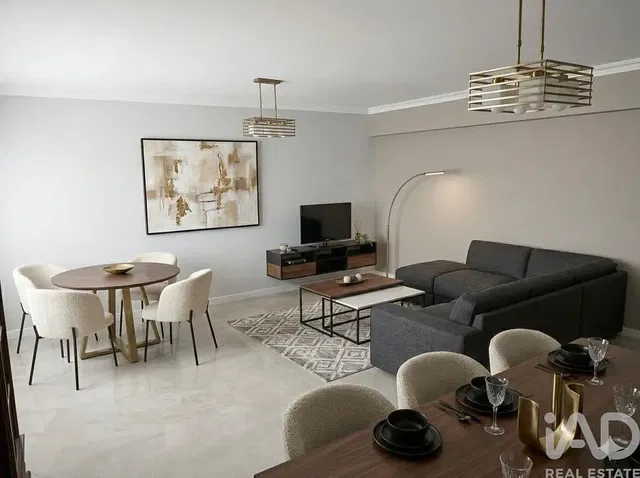 Salón; estilo moderno, luz natural, suelo de baldosas