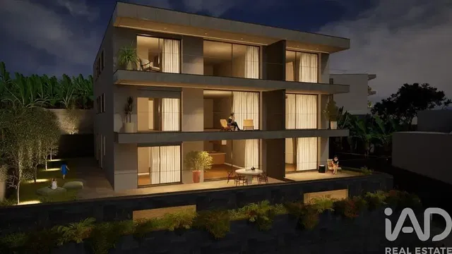 Casa y alrededores; vista